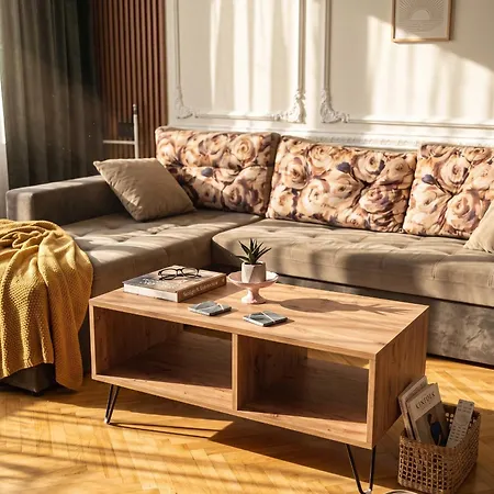 Crown Apartment