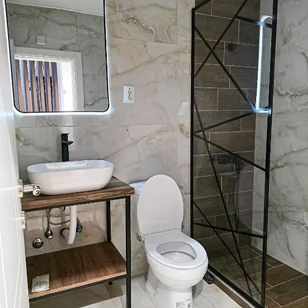 Crown Apartment